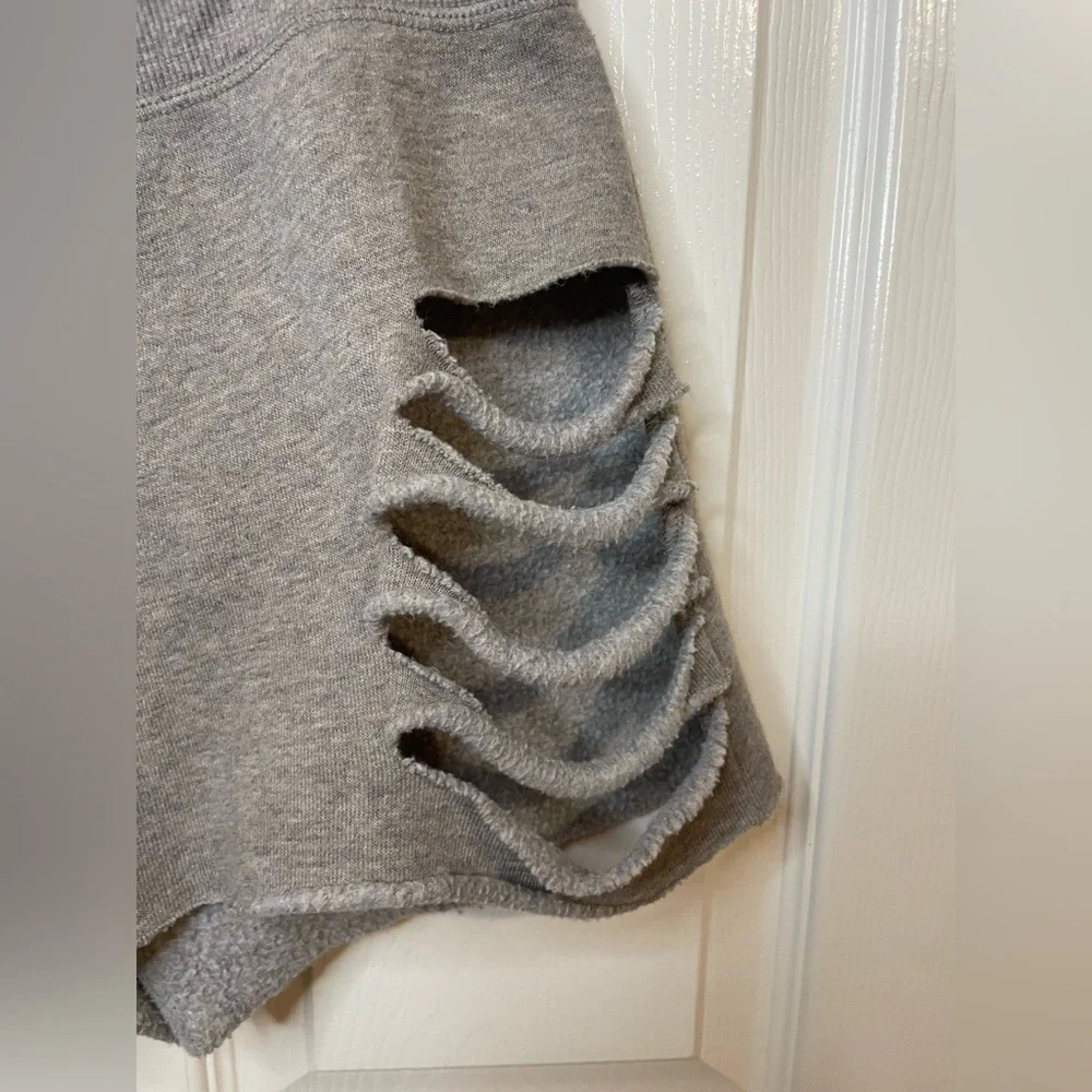 Alo Yoga Gray Distressed Sweat Shorts Athleisure Luxe Size XS